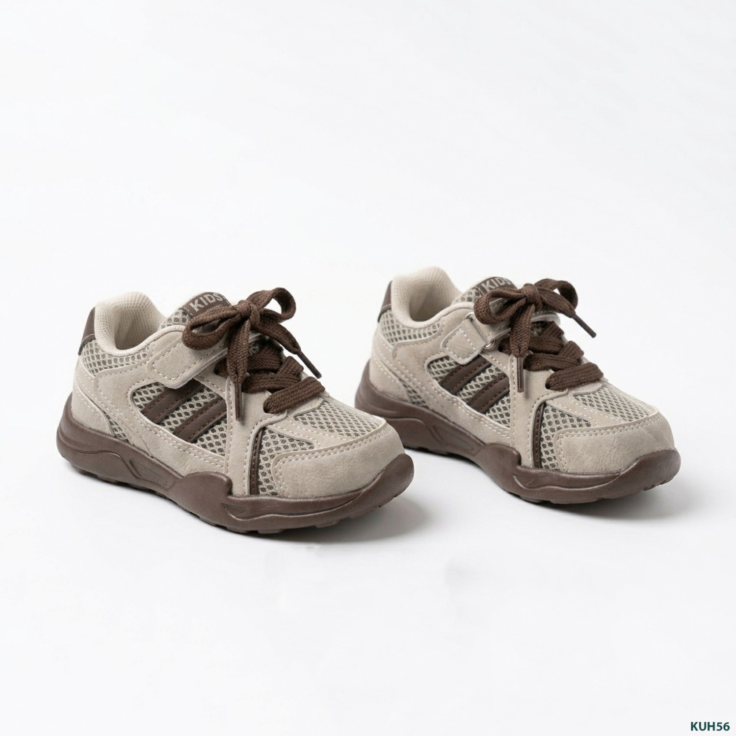 Shoe_in_Leaning_Pose_202605031907