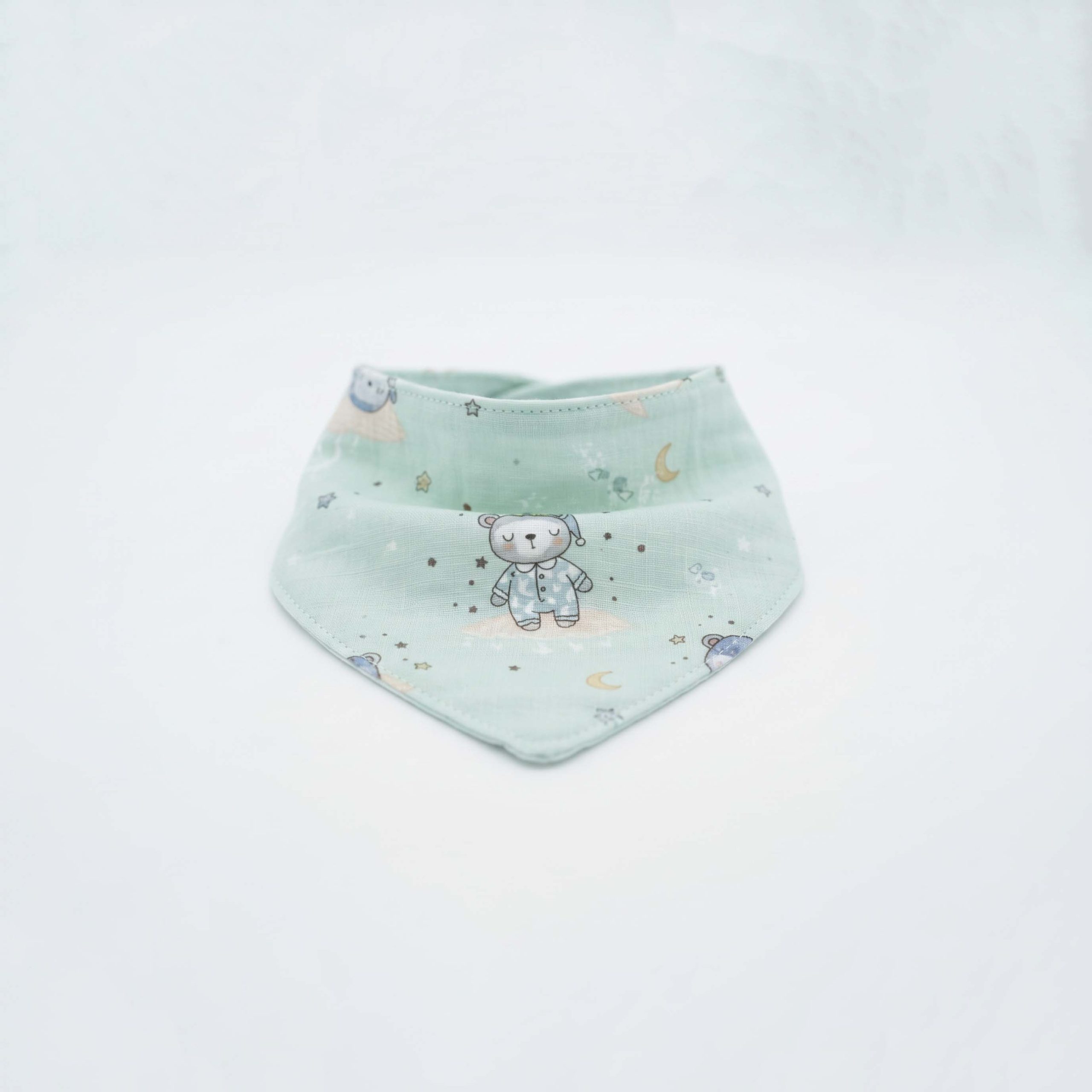 Baby_bib_with_animal_design_202607061107